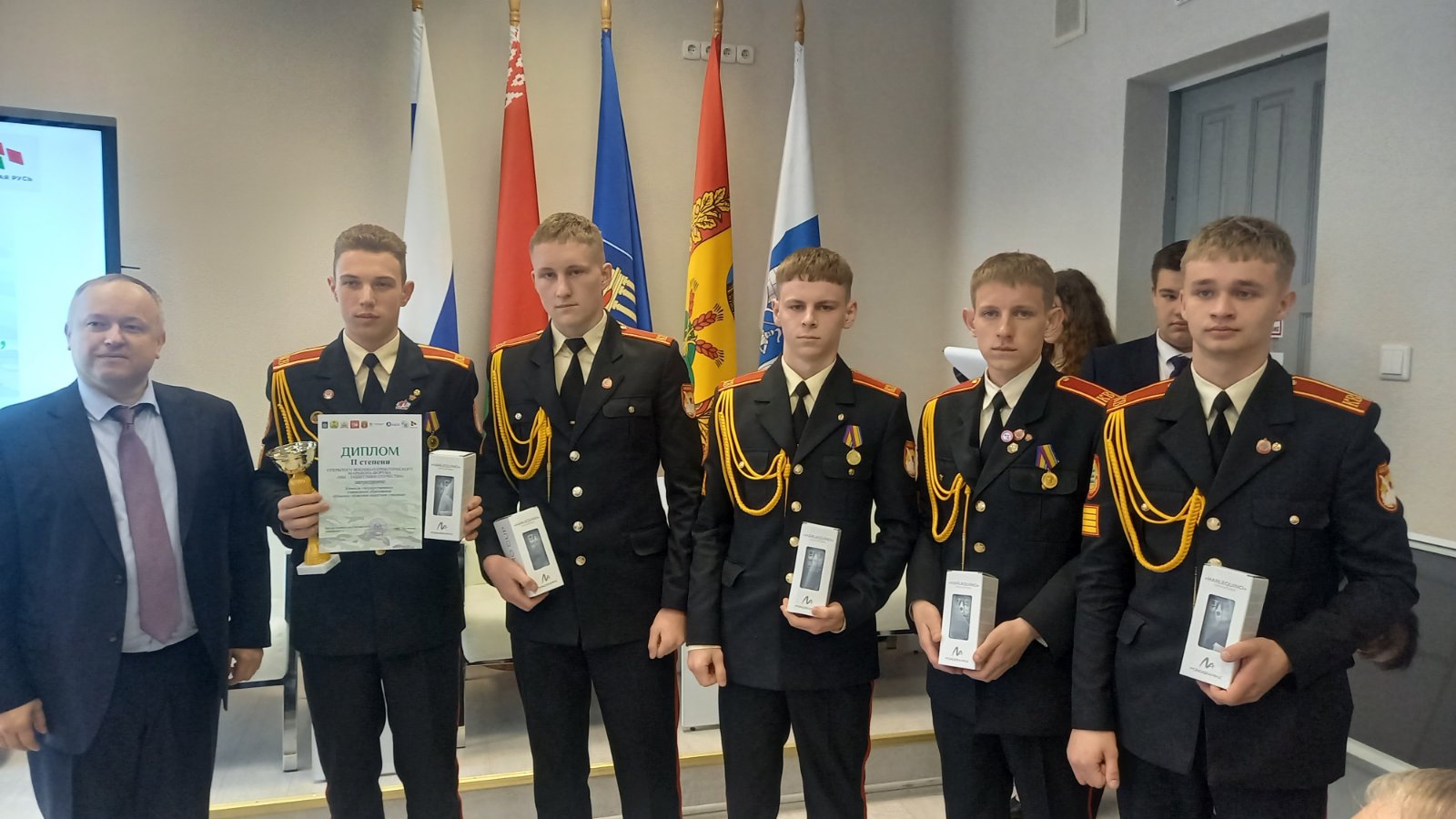 МЫ —  ЗАЩИТНИКИ ОТЕЧЕСТВА