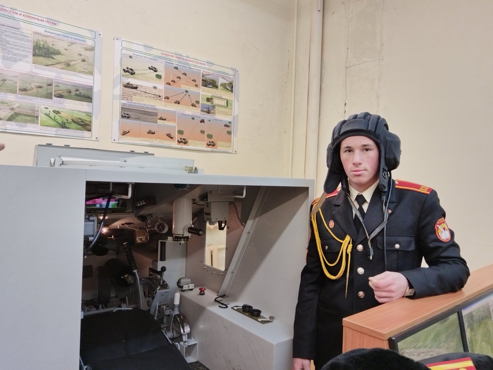 ЗНАКОМИМСЯ С ВОЕННОЙ АКАДЕМИЕЙ