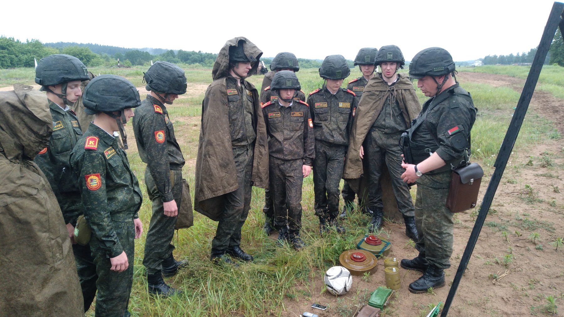 ЗАНЯТИЯ В ЛАГЕРЕ ПРОДОЛЖАЮТСЯ…