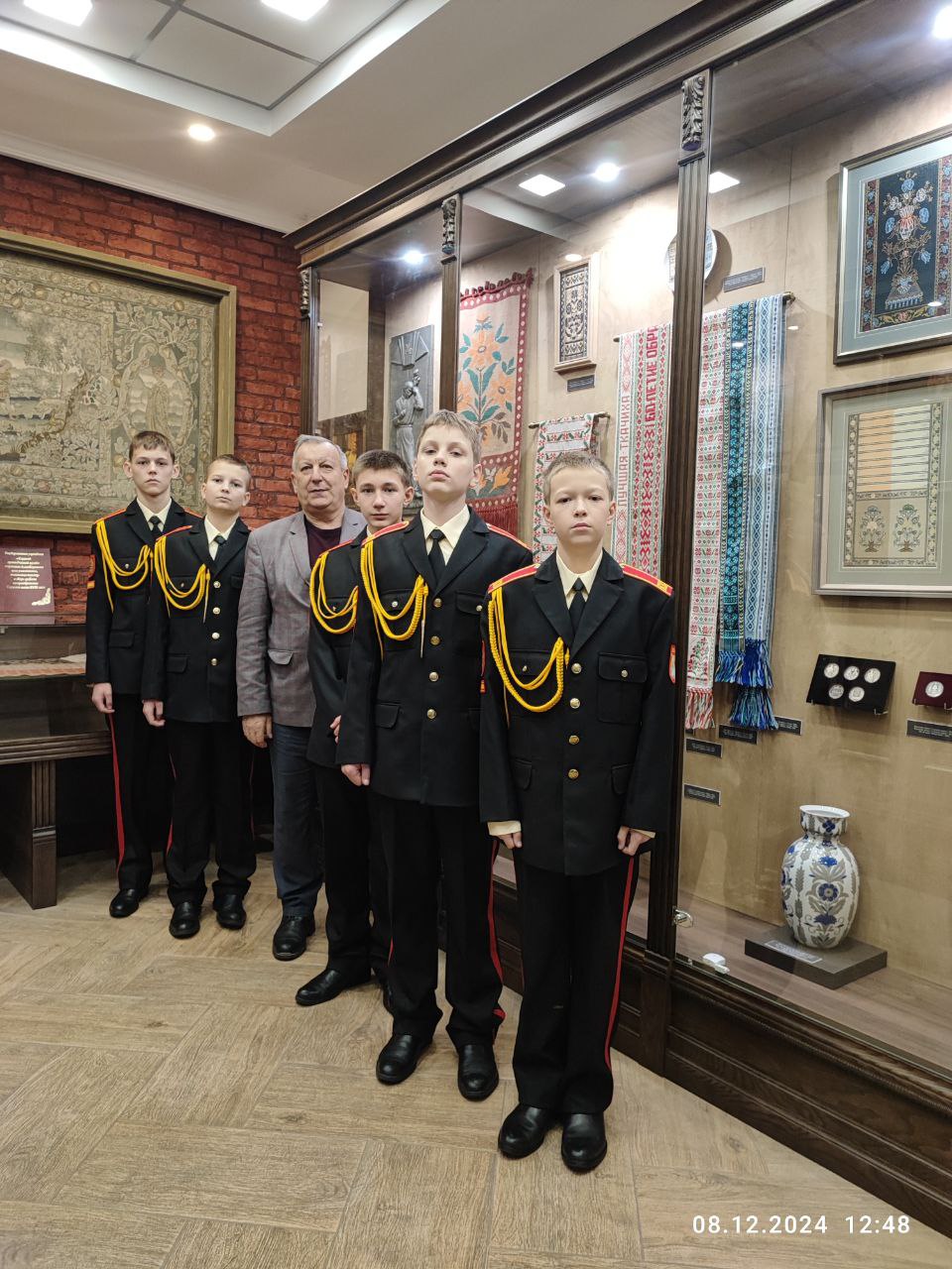 ЗНАКОМСТВО С ГОРОДОМ ПРОДОЛЖАЕТСЯ