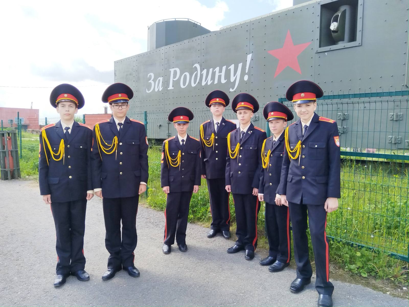 ПОЕЗДКА НА «ЛИНИЮ СТАЛИНА»