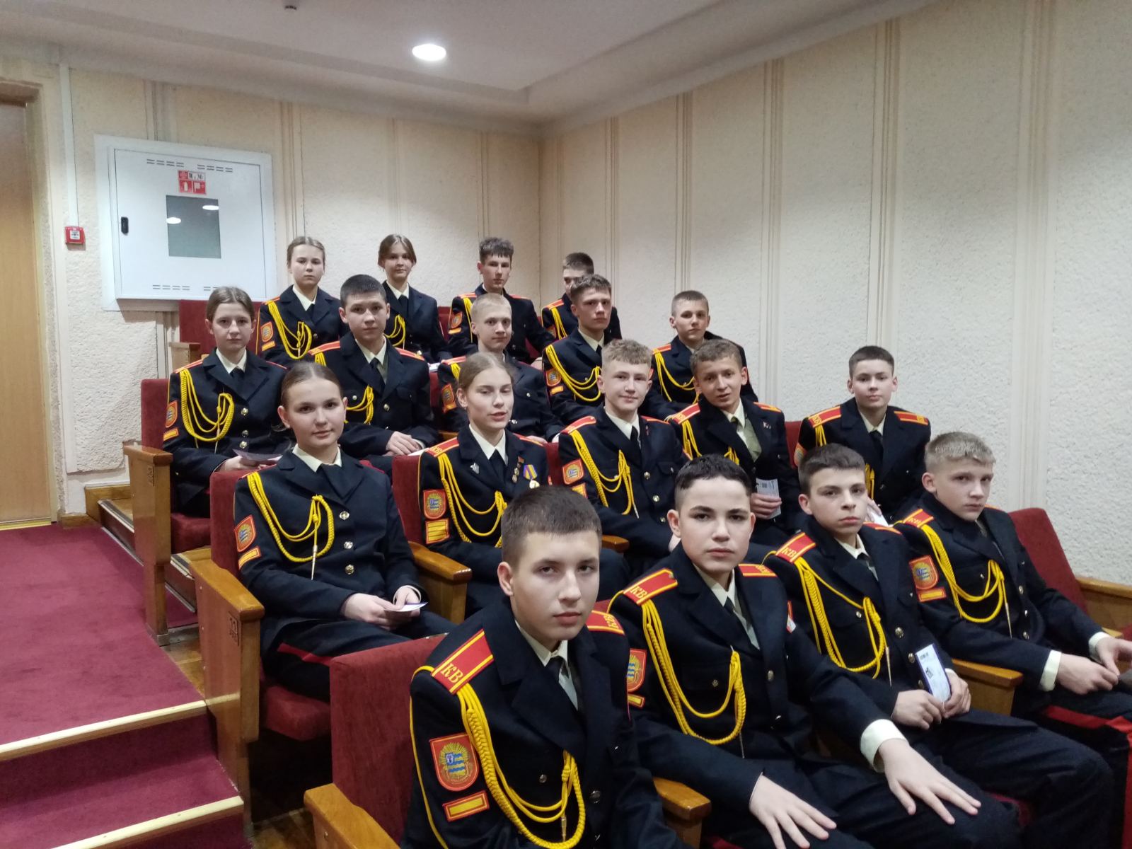 ПОСЕТИЛИ СПЕКТАКЛЬ