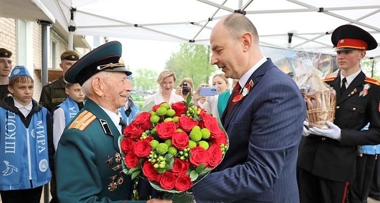 УЧАСТИЕ В ПОЗДРАВЛЕНИИ